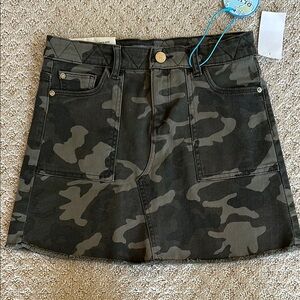 DL1961 Camouflage Mini Skirt